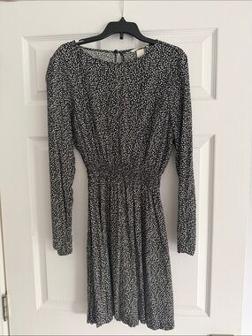 H&M Size 4 Black and White Long Sleeve Smocked-Waist Dress